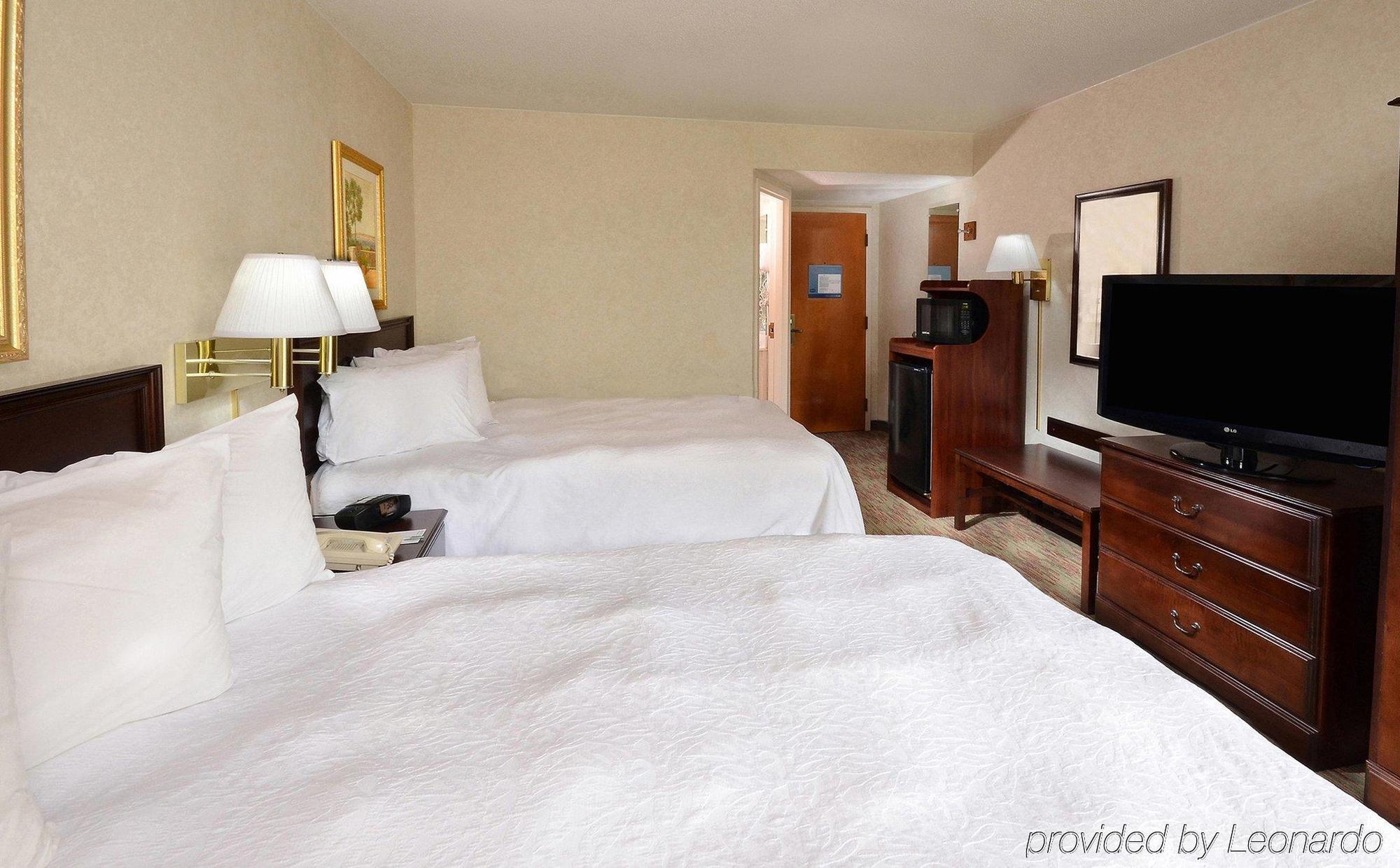 Hampton Inn Charlotte North Lake Norman Корнелиус Номер фото